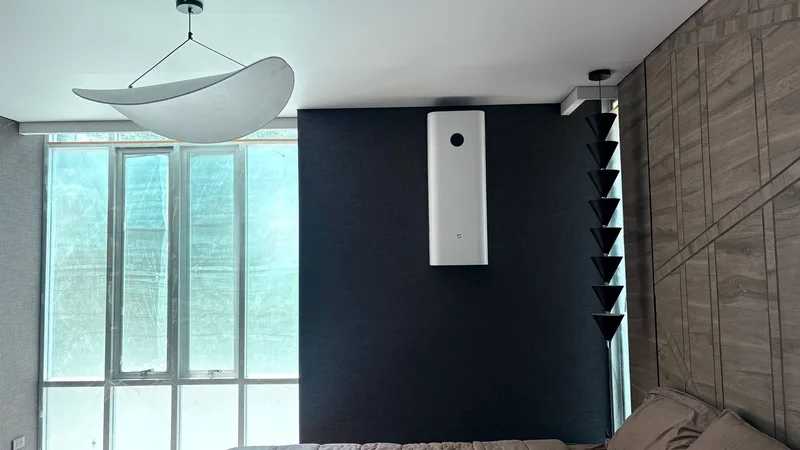 Stretch walls with seamless door frame