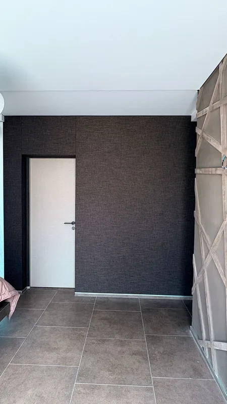 Finished room with combined-texture stretch walls